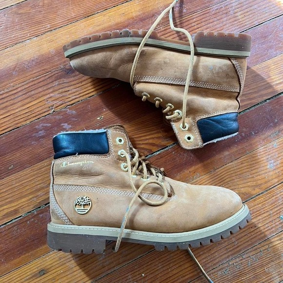 Timberland Shoes - Timberland classic Boots size 7.5w